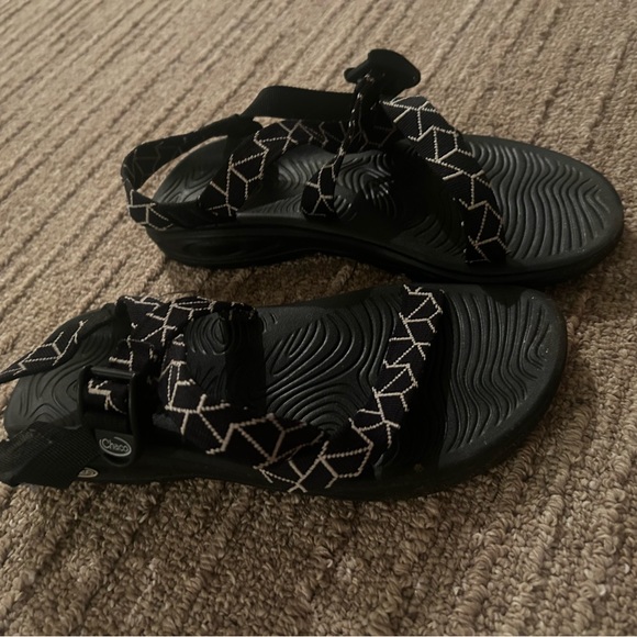 Black and white Chaco size 9 - Picture 3 of 4